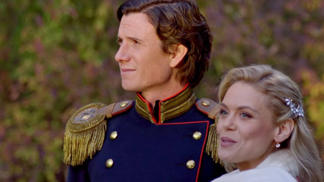 A Royal Christmas Manor